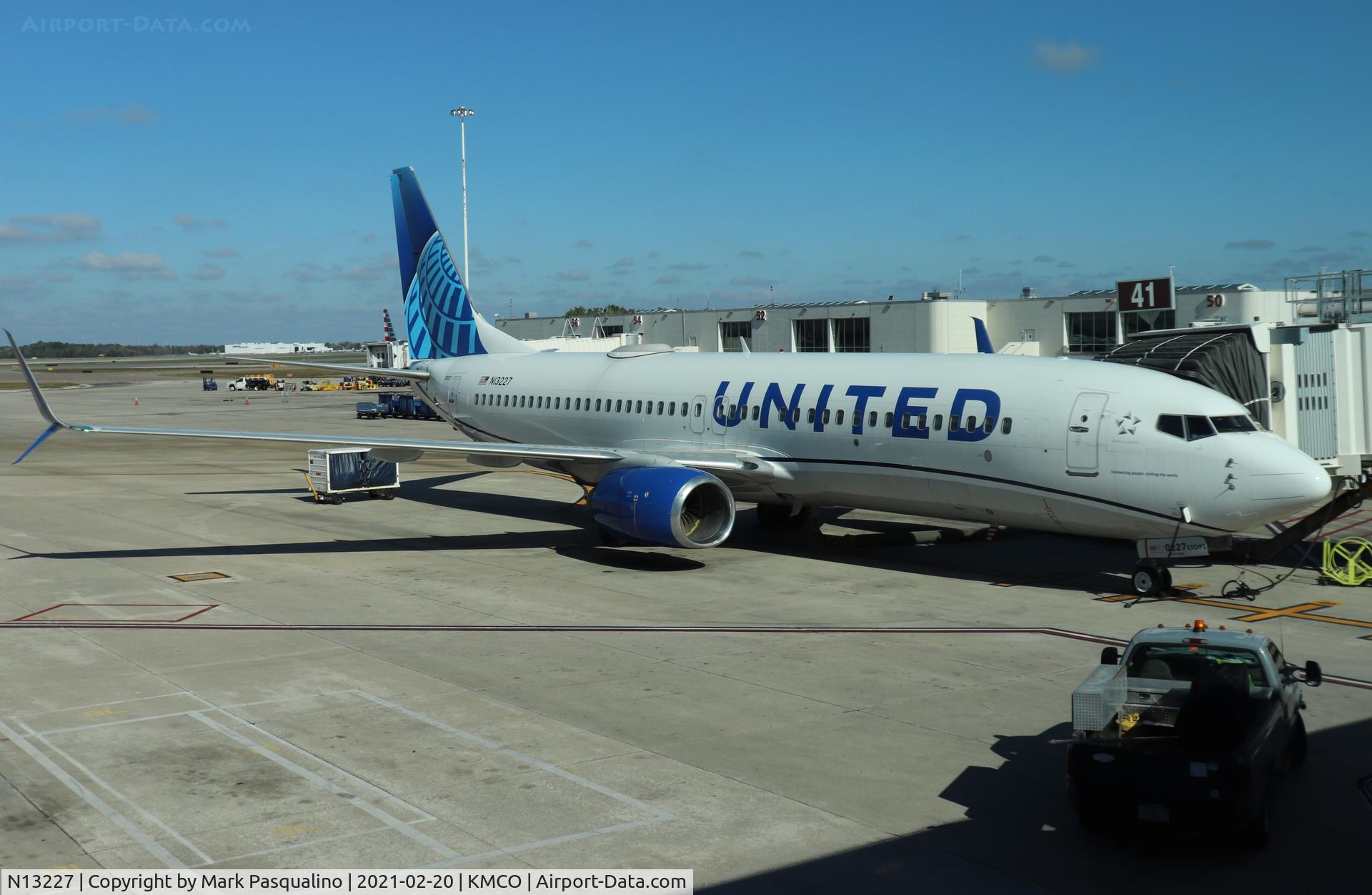 N13227, 1999 Boeing 737-824 C/N 28788, Boeing 737-824