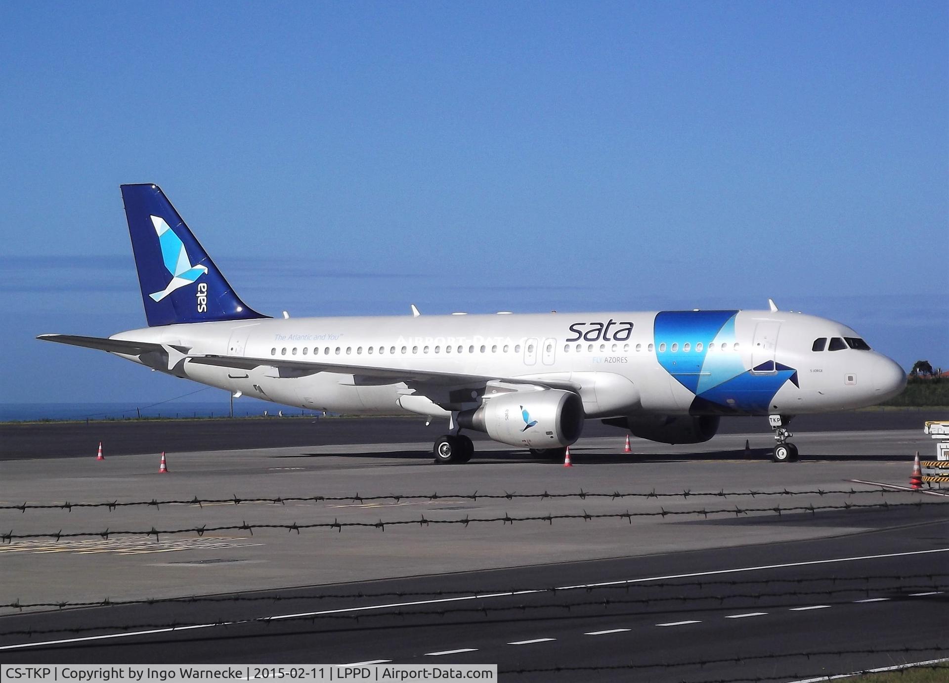 CS-TKP, 2003 Airbus A320-214 C/N 2011, Airbus A320-214 of SATA at Ponta Delgada Airport, Sao Miguel / Azores
