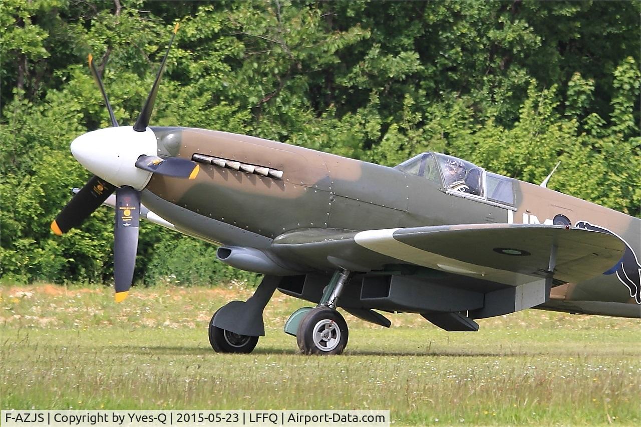 F-AZJS, 1944 Supermarine 389 Spitfire PR.XIX C/N 6S/585110, Supermarine 389 Spitfire PR.XIX, Taxiing, La Ferté-Alais airfield (LFFQ) Air show 2015