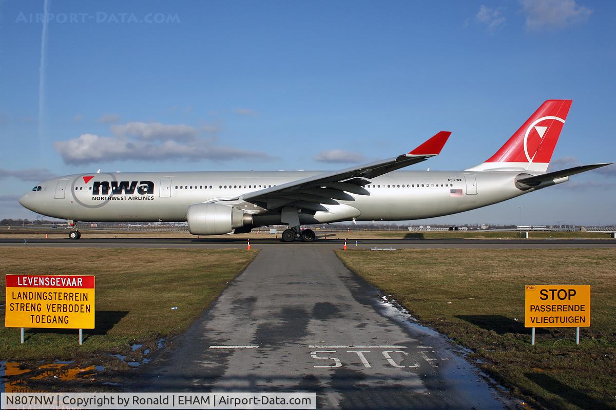 N807NW, 2004 Airbus A330-323 C/N 0588, at spl