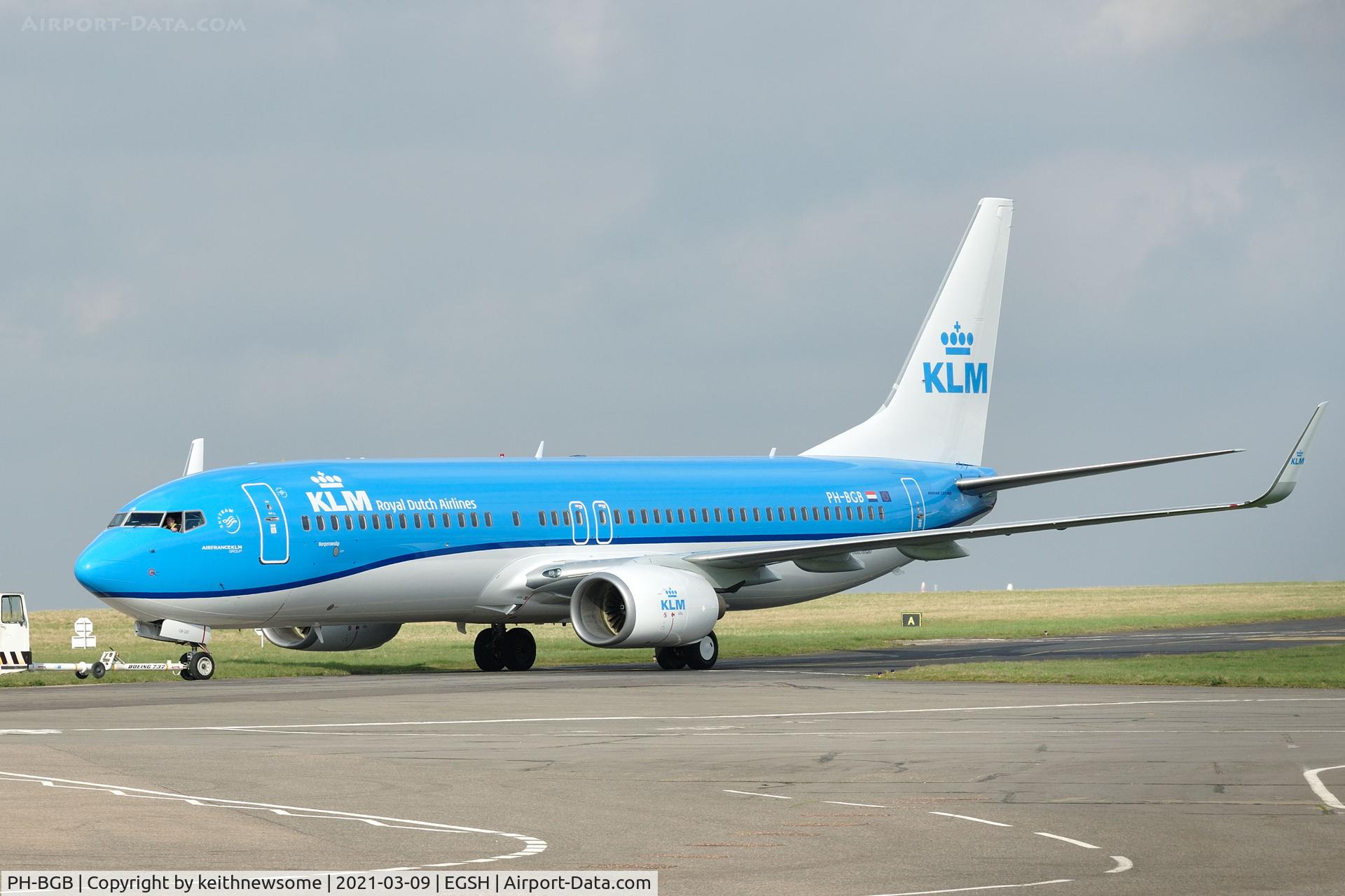 PH-BGB, 2008 Boeing 737-8K2 C/N 37594, Removed from spray shop as was.