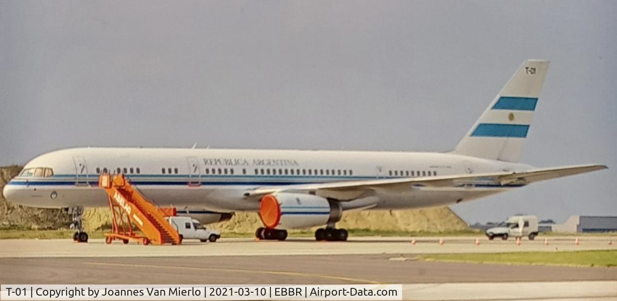 T-01, 1992 Boeing 757-23A C/N 25487/470, scan from slide