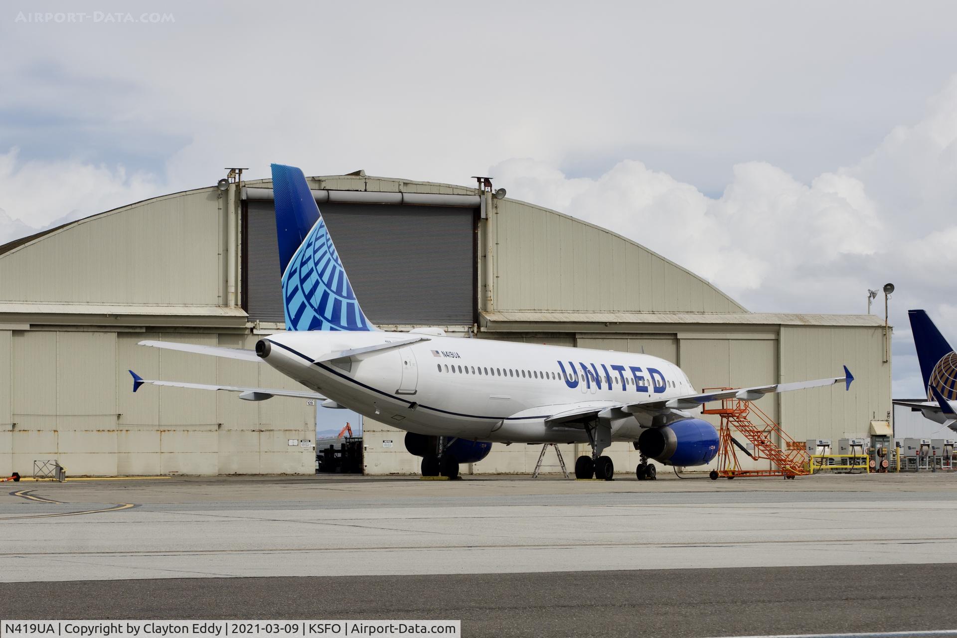 N419UA, 1994 Airbus A320-232 C/N 487, SFO 2021.