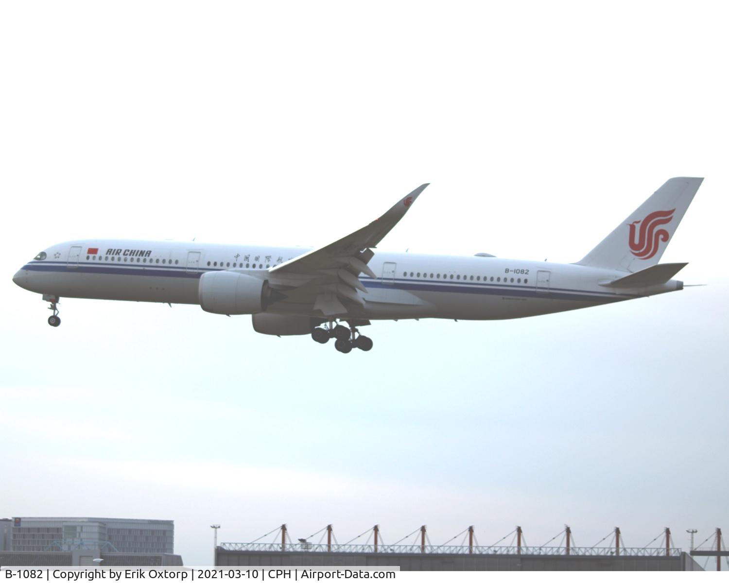 B-1082, 2018 Airbus A350-941 C/N 231, B-1082 landing rw 22L