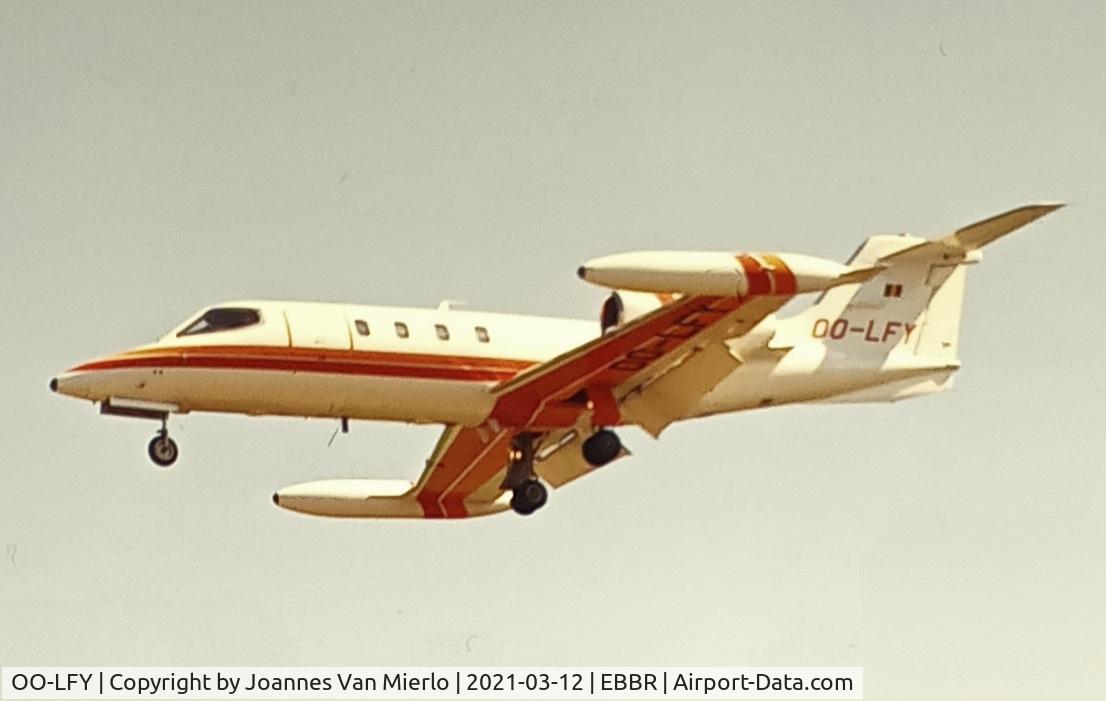 OO-LFY, 1978 Gates Learjet 35A C/N 35A-200, Landing BRU 25R 90s