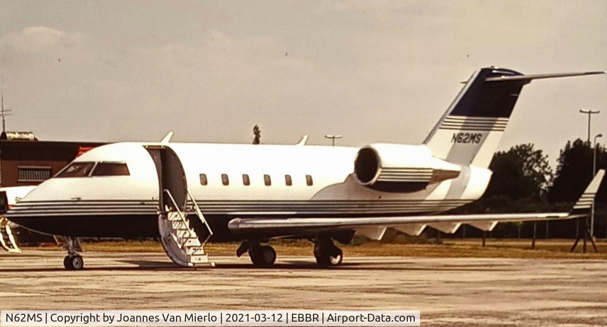 N62MS, 1986 Canadair Challenger 601 (CL-600-2A12) C/N 3050, scan from slide