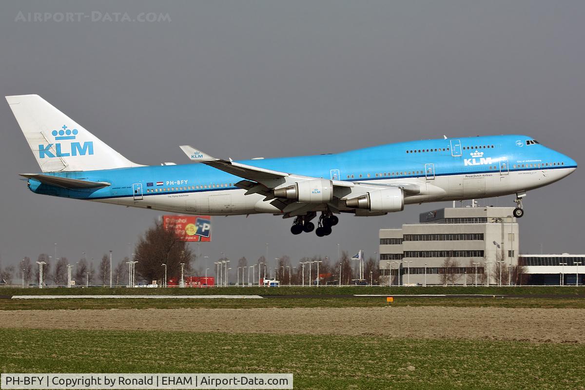 PH-BFY, 2002 Boeing 747-406BC C/N 30455, at spl