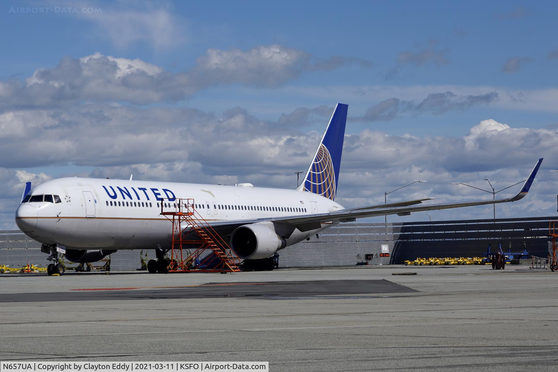 N657UA, 1993 Boeing 767-322 C/N 27112, SFO 2021.
