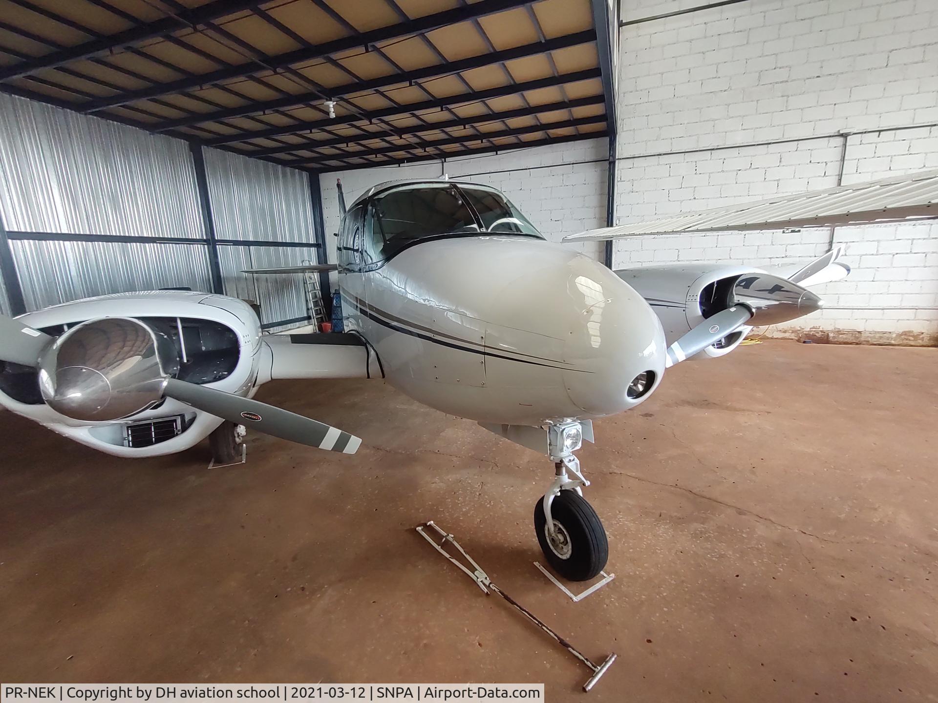 PR-NEK, 1957 Piper PA-23-160 Apache C/N 23-1214, Front view
