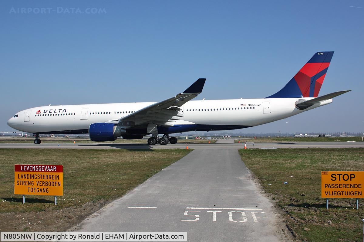 N805NW, 2003 Airbus A330-323 C/N 0552, at spl