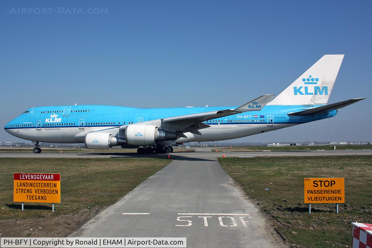 PH-BFY, 2002 Boeing 747-406BC C/N 30455, at spl