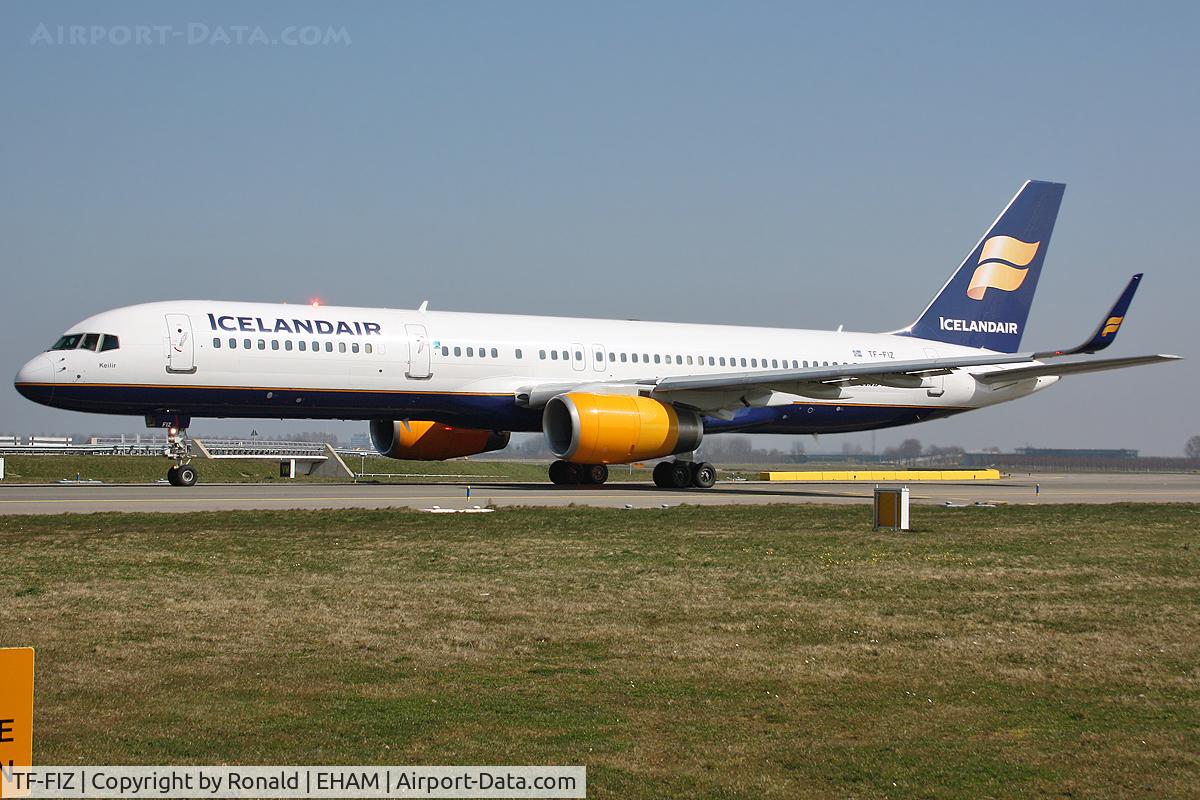 TF-FIZ, 2000 Boeing 757-256 C/N 30052, at spl