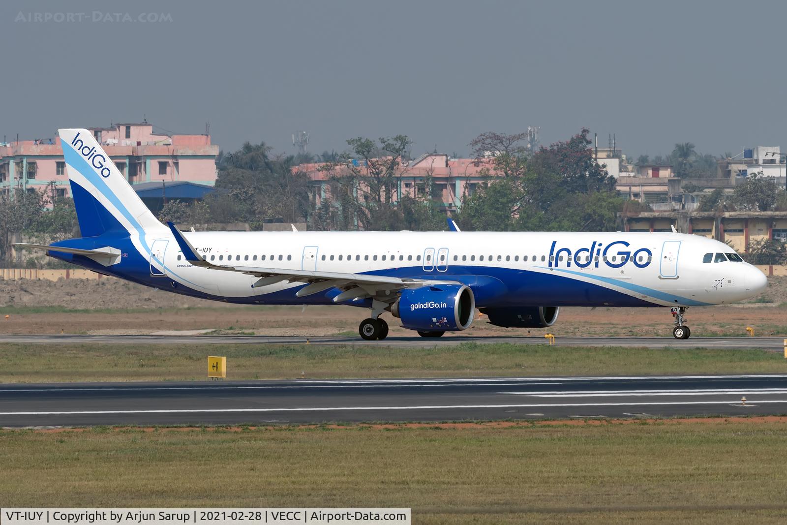 VT-IUY, 2020 Airbus A321-271NX C/N 9443, Indigo’s new A321 taxiing out to the shorter Rwy 19R at NSCBIA for departure in the morning as 6E6143 bound for Bengaluru.