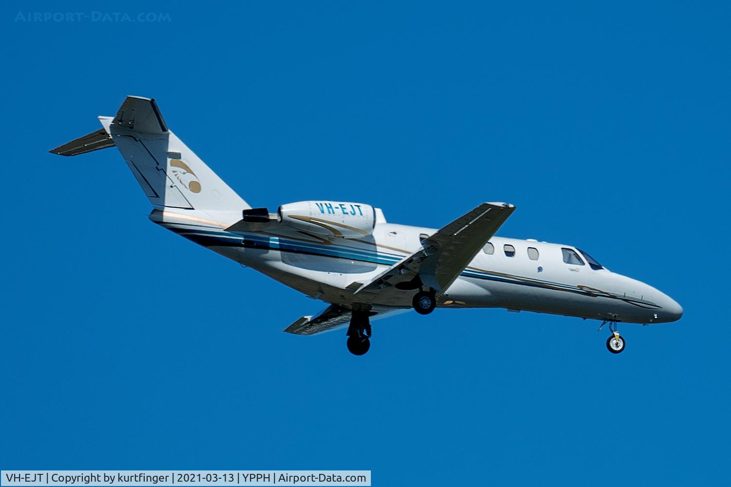 VH-EJT, 2002 Cessna 525A CitationJet CJ2 C/N 525A-0113, Cessna 525 cn 0113. VH-EJT final runway 21 YPPH 13 March 2021.