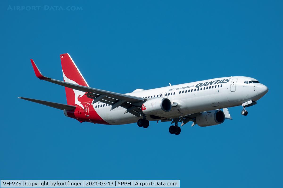 VH-VZS, 2011 Boeing 737-838 C/N 39358, Boeing 737-800 cn 39358 Ln 3769. Qantas VH-VZS name Tamworth final runway 21 YPPH 13 March 2021