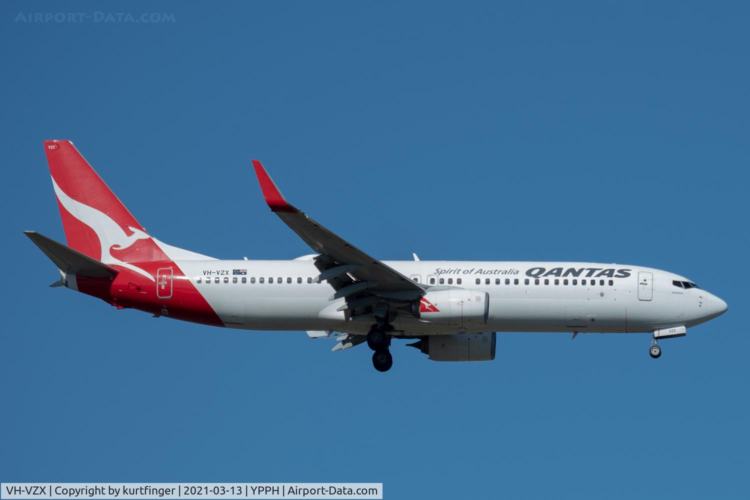 VH-VZX, 2012 Boeing 737-838 C/N 34188, Boeing 737-800 cn 34180 Ln 3910. Qantas VH-VZX name Daylesford final runway 21 YPPH 13 March 2021