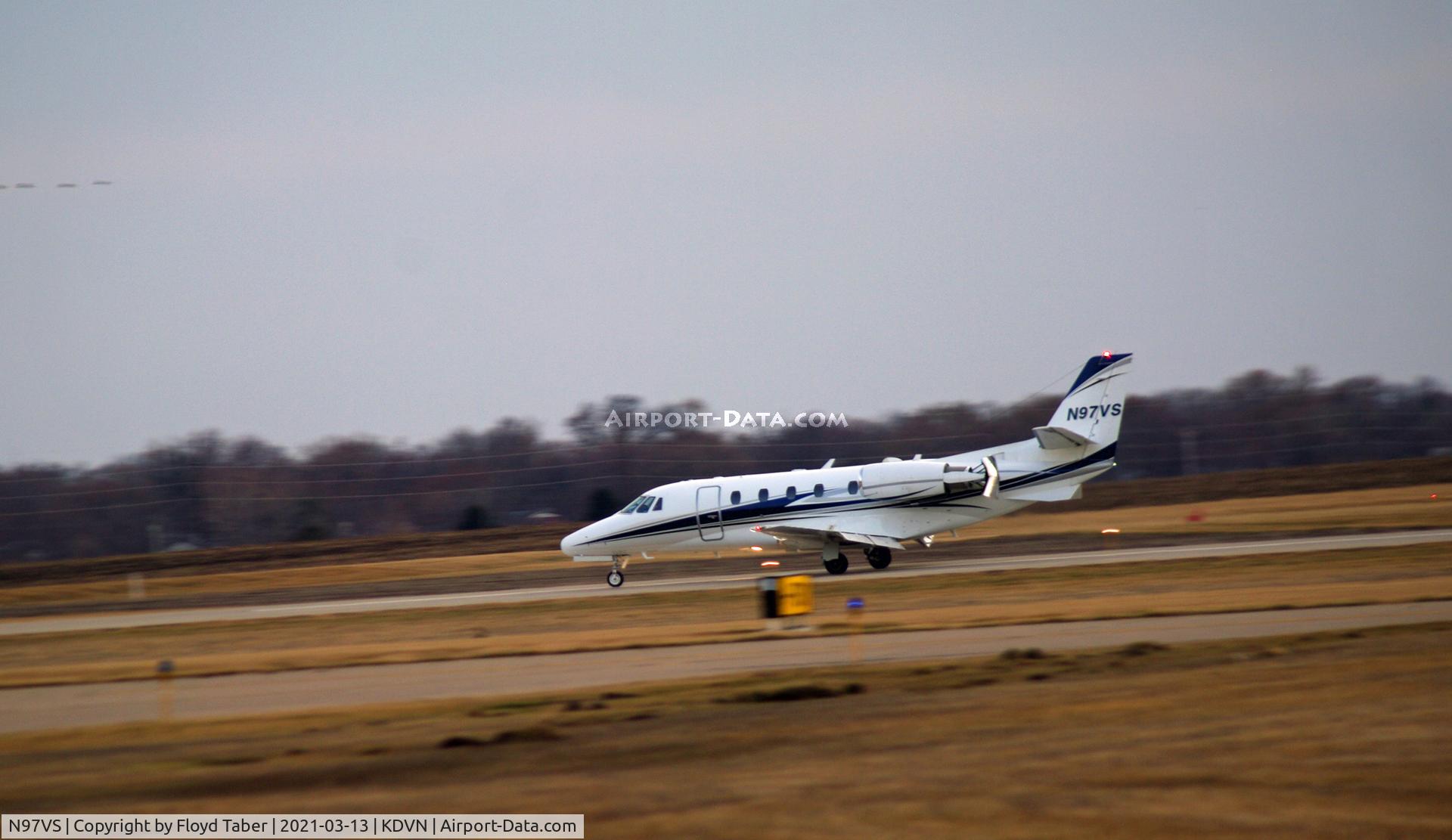 N97VS, 2001 Cessna 560XL Citation Excel C/N 560-5207, Thrust Reversers Deployed at KDVN