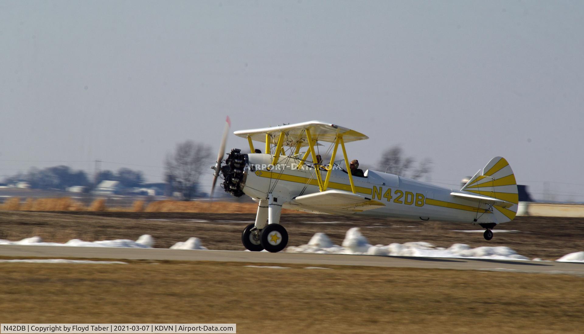 N42DB, 1942 Boeing A75N1 (PT-17) C/N 75-3144, Landing on a cold day