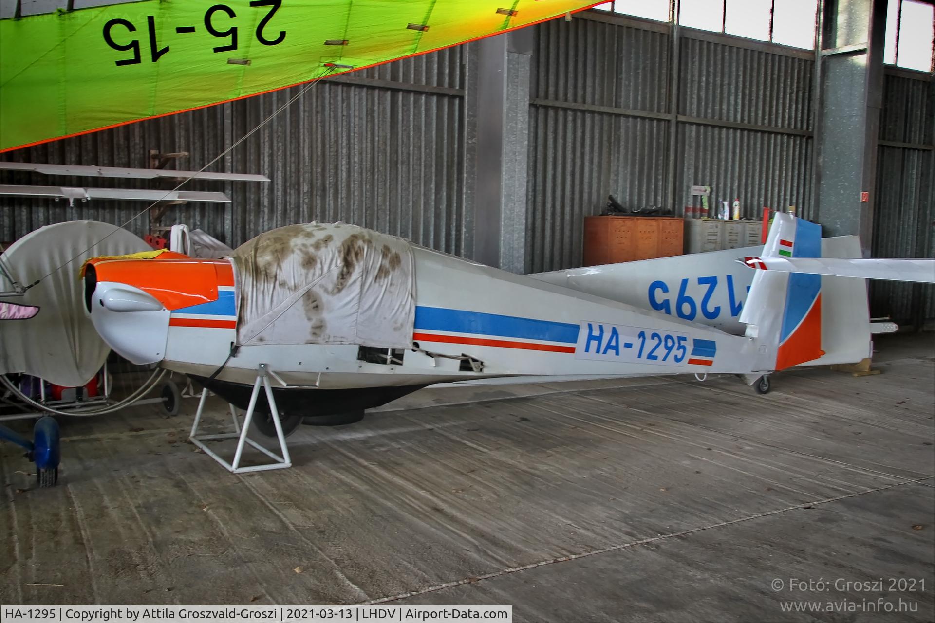 HA-1295, 1971 Scheibe SF-25B Falke C/N 46198, LHDV - Dunaújváros-Kisapostag Airport, Hungary
