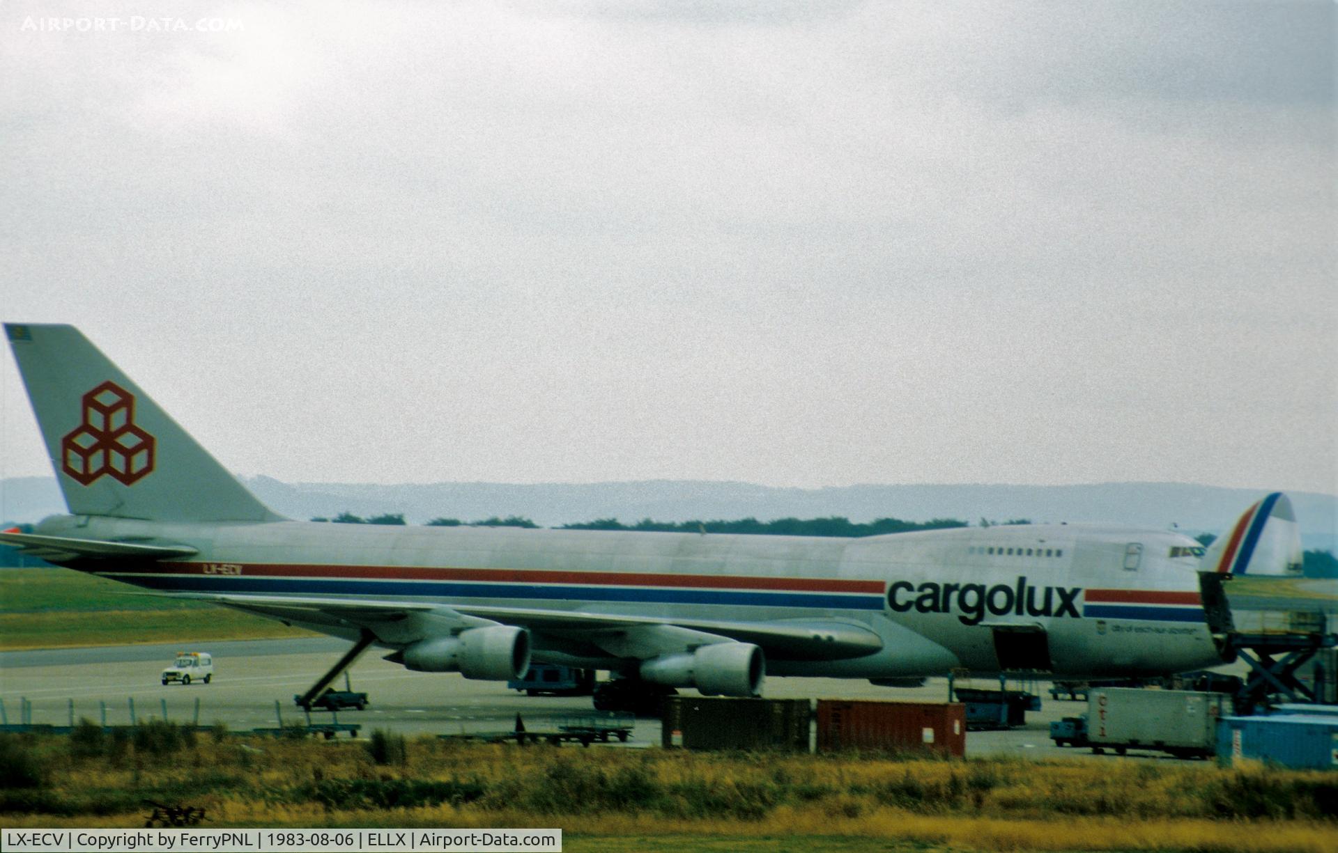 LX-ECV, 1980 Boeing 747-2R7F C/N 22390, Cargolux B742F being off-loaded.