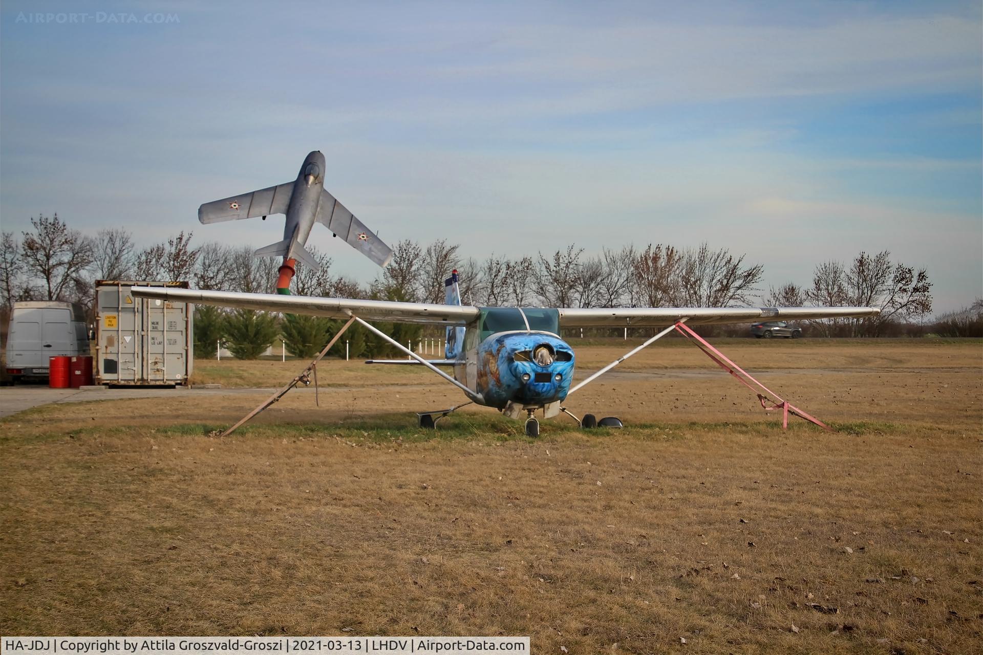 HA-JDJ, 1962 Cessna 182E Skylane Skylane C/N 18254279, LHDV - Dunaújváros-Kisapostag Airport, Hungary