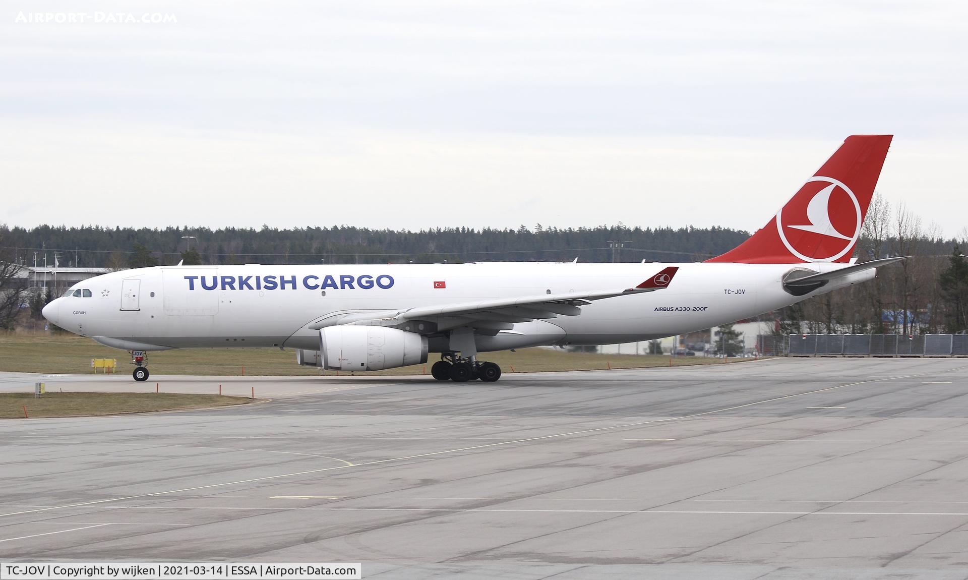 TC-JOV, 2016 Airbus A330-243F C/N 1722, Taxiway U