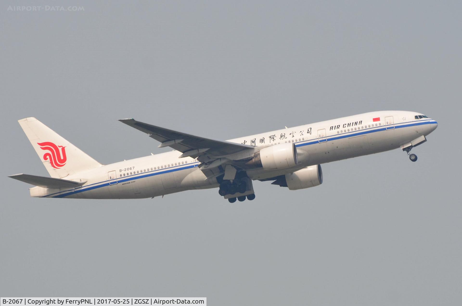 B-2067, 2001 Boeing 777-29L C/N 29746, Air China B772 departing
