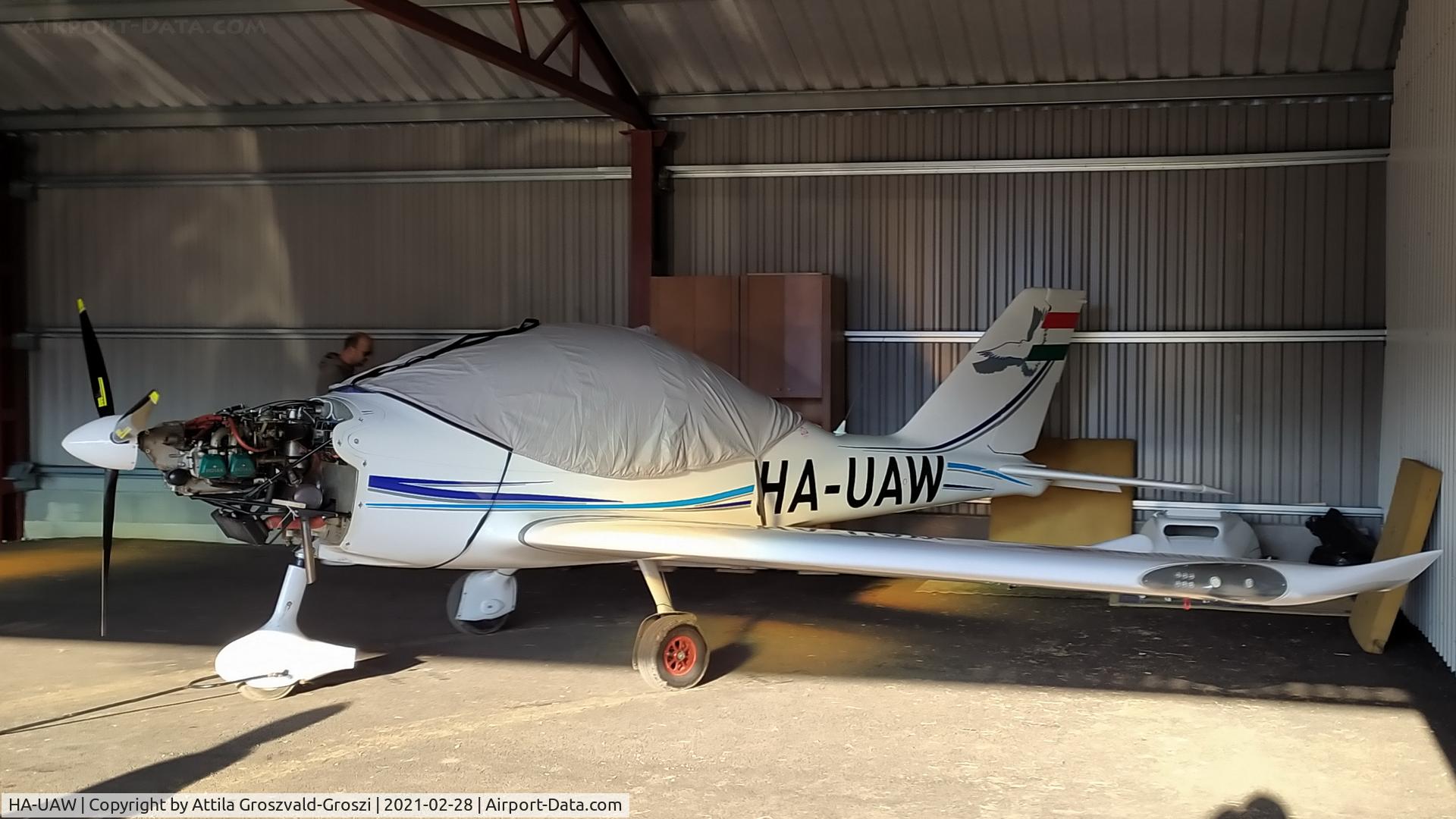 HA-UAW, TL Ultralight TL-2000 Sting Carbon S4 C/N 11ST366, Tótvázsony Airport - Kövesgyürpuszta, Hungary