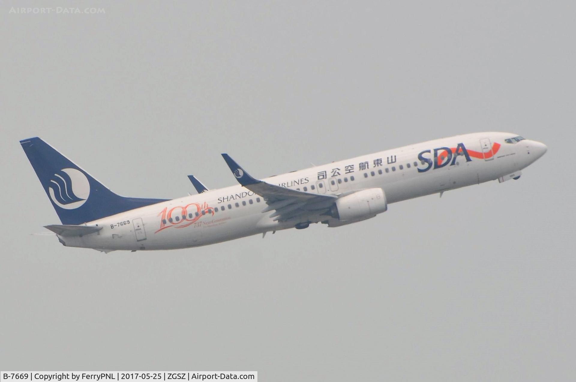 B-7669, 2017 Boeing 737-85N C/N 60160, Shandong Airlines B738 lifting-off
