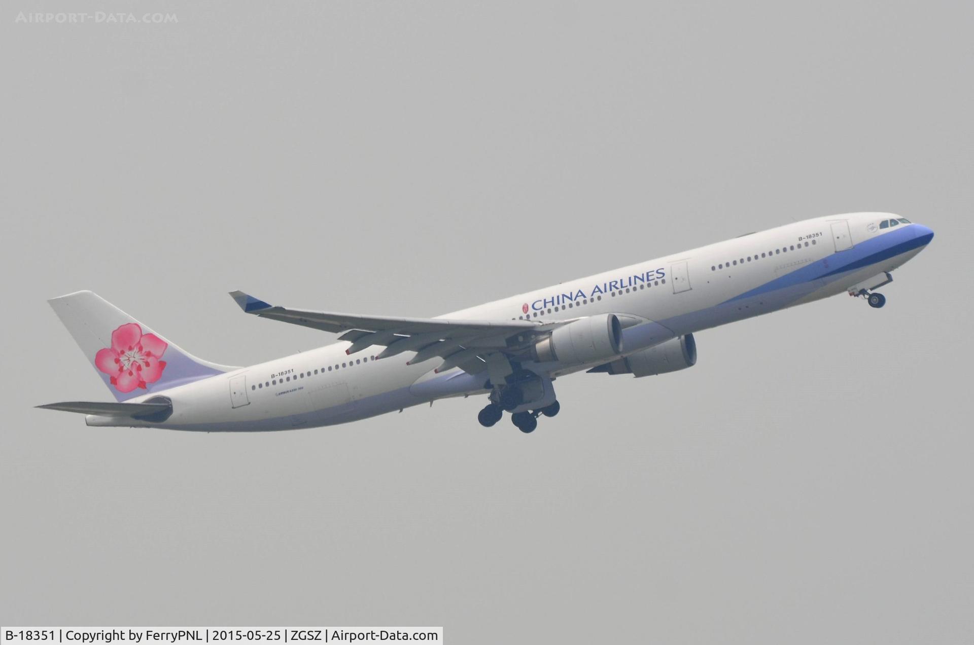 B-18351, 2006 Airbus A330-302 C/N 725, China Airlines A333 taking-of  from SZX