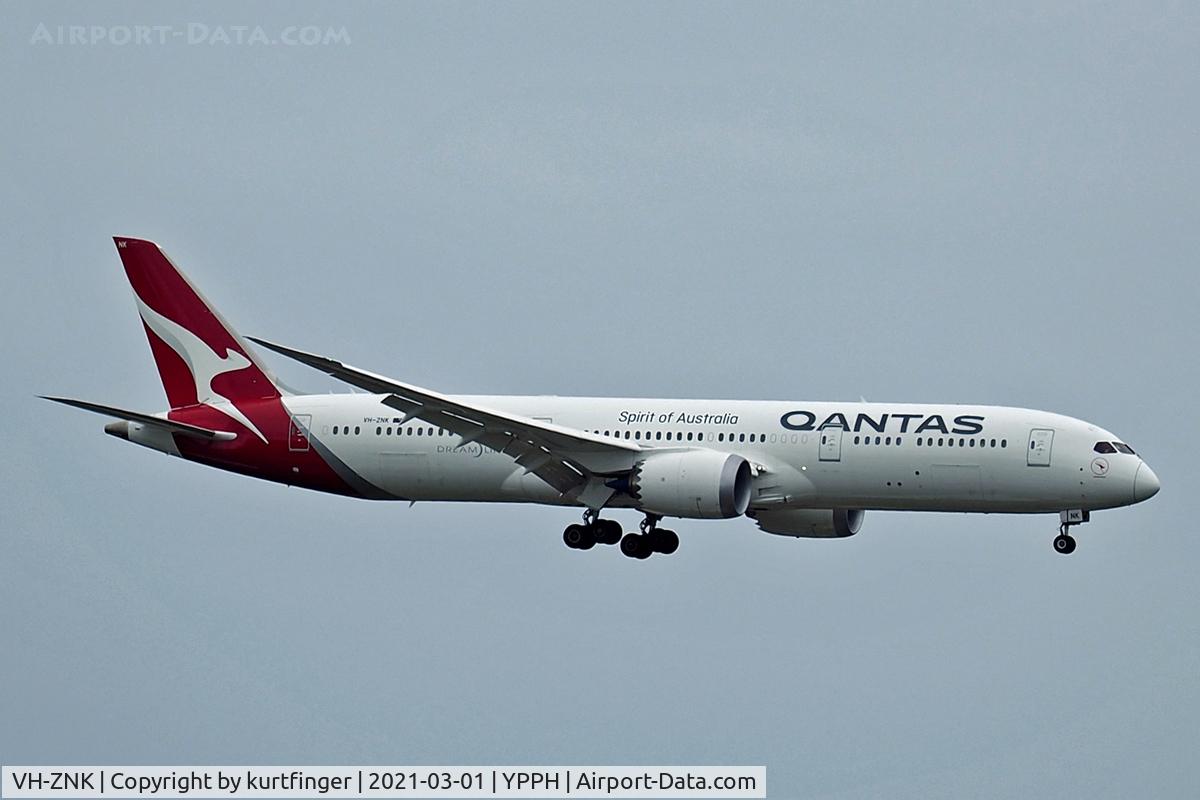VH-ZNK, 2019 Boeing 787-9 Dreamliner C/N 66075, Boeing 787-9 cn 66075 Ln 941. Qantas VH-ZNK name Gangurru. final runway 06 YPPH 1404 01 March 2021