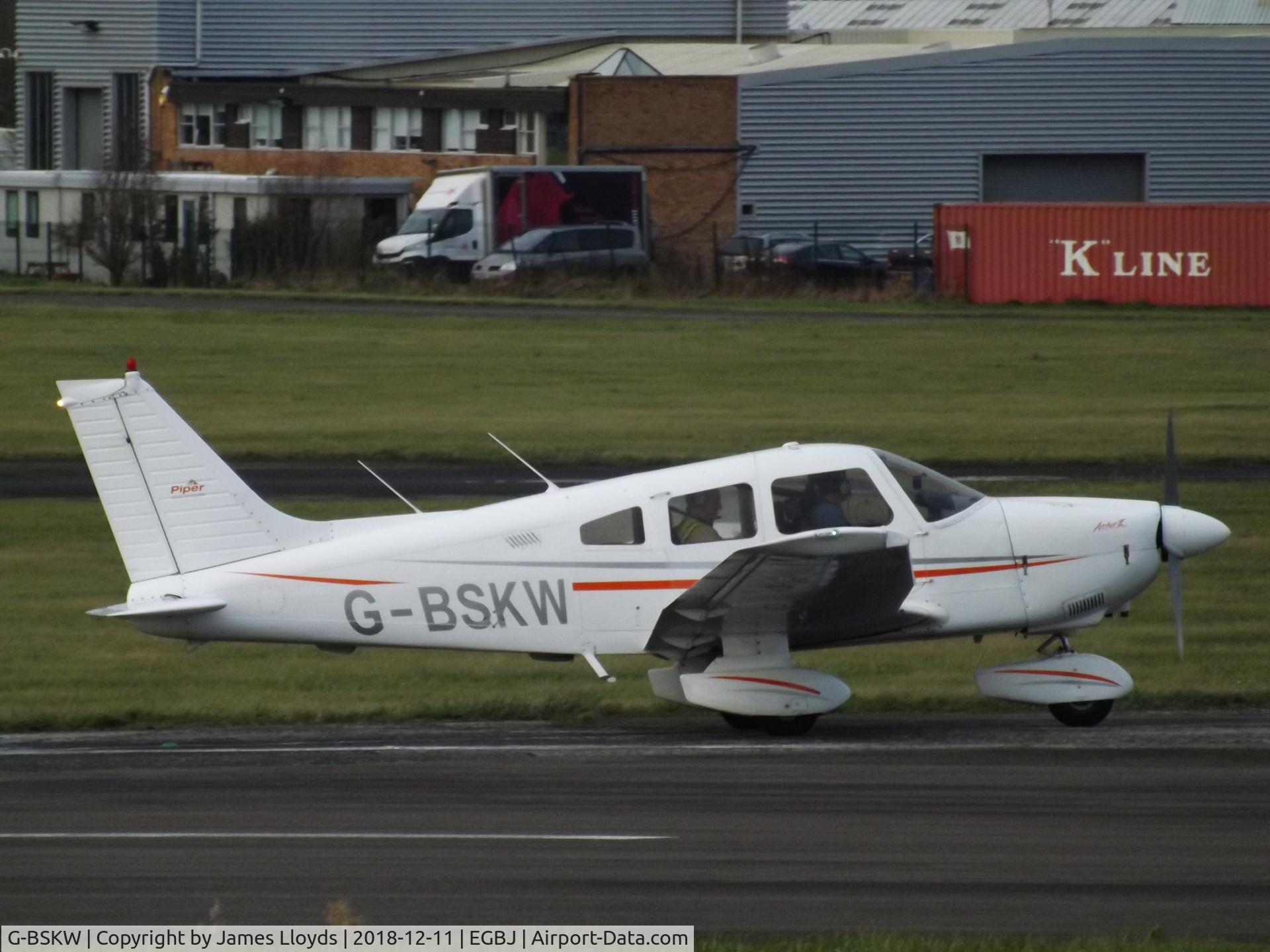 G-BSKW, 1989 Piper PA-28-181 Cherokee Archer II C/N 2890138, Taxing to Runway 22 at Gloucestershire Airport.