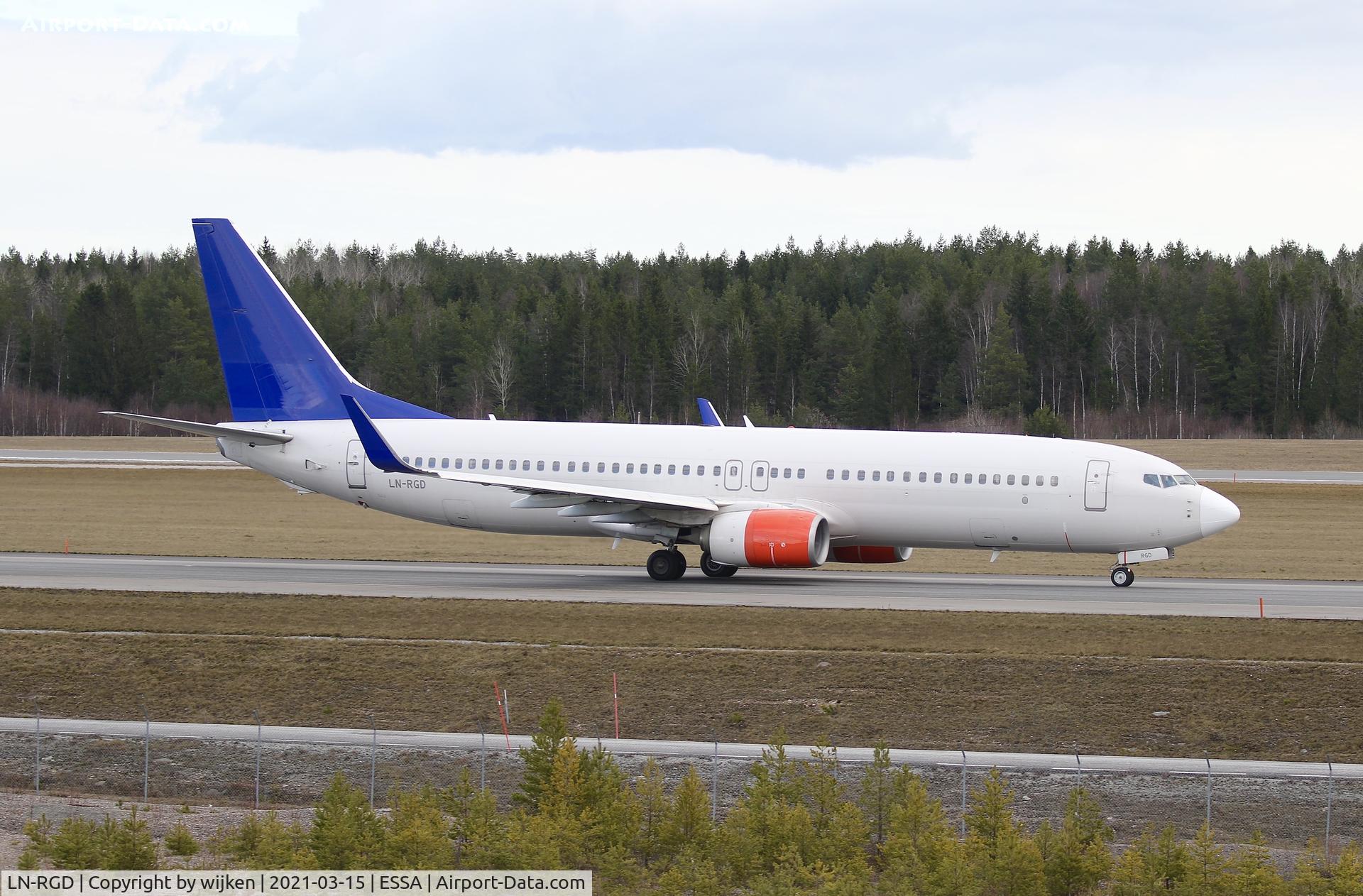LN-RGD, 2013 Boeing 737-86N C/N 41258, Taxiway W
