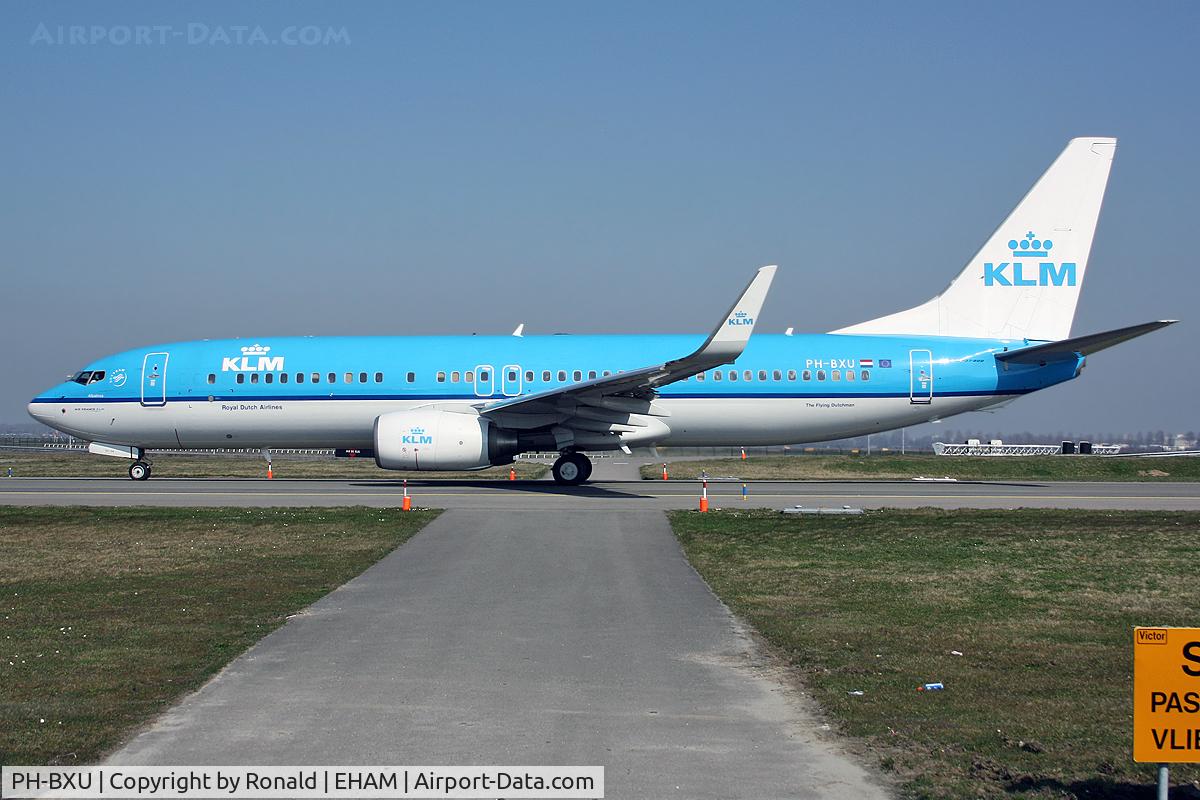 PH-BXU, 2006 Boeing 737-8BK C/N 33028, at spl