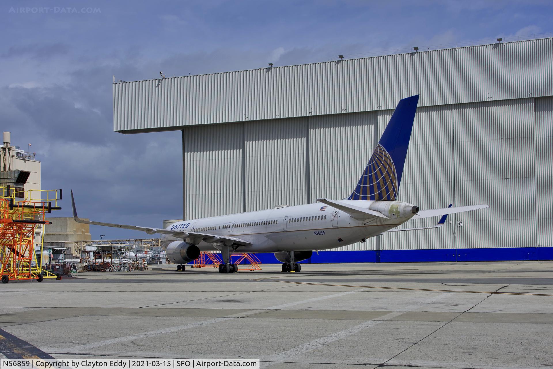 N56859, 2004 Boeing 757-324 C/N 32818, SFO 2021.