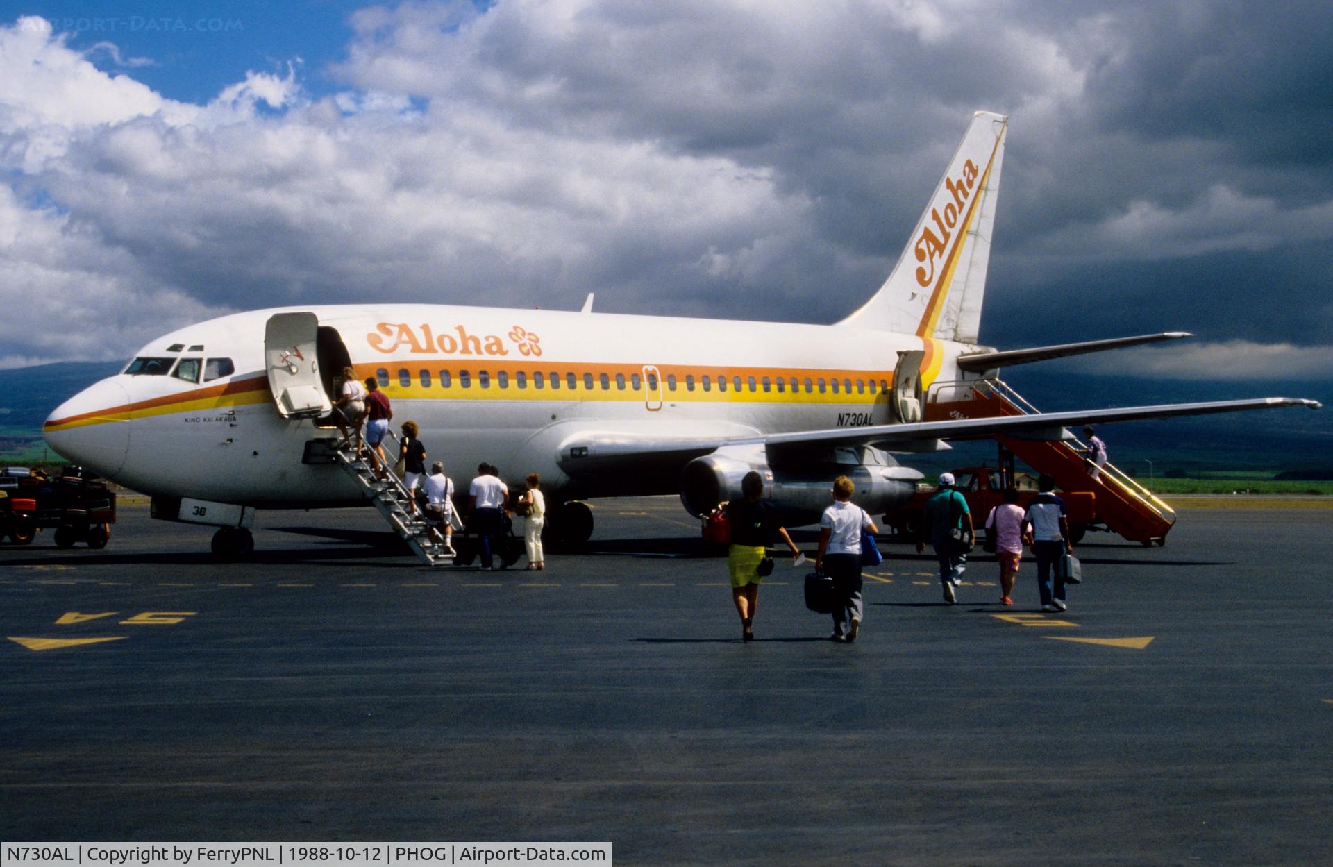 N730AL, 1982 Boeing 737-297 C/N 22631, Boarding our flight to Kona