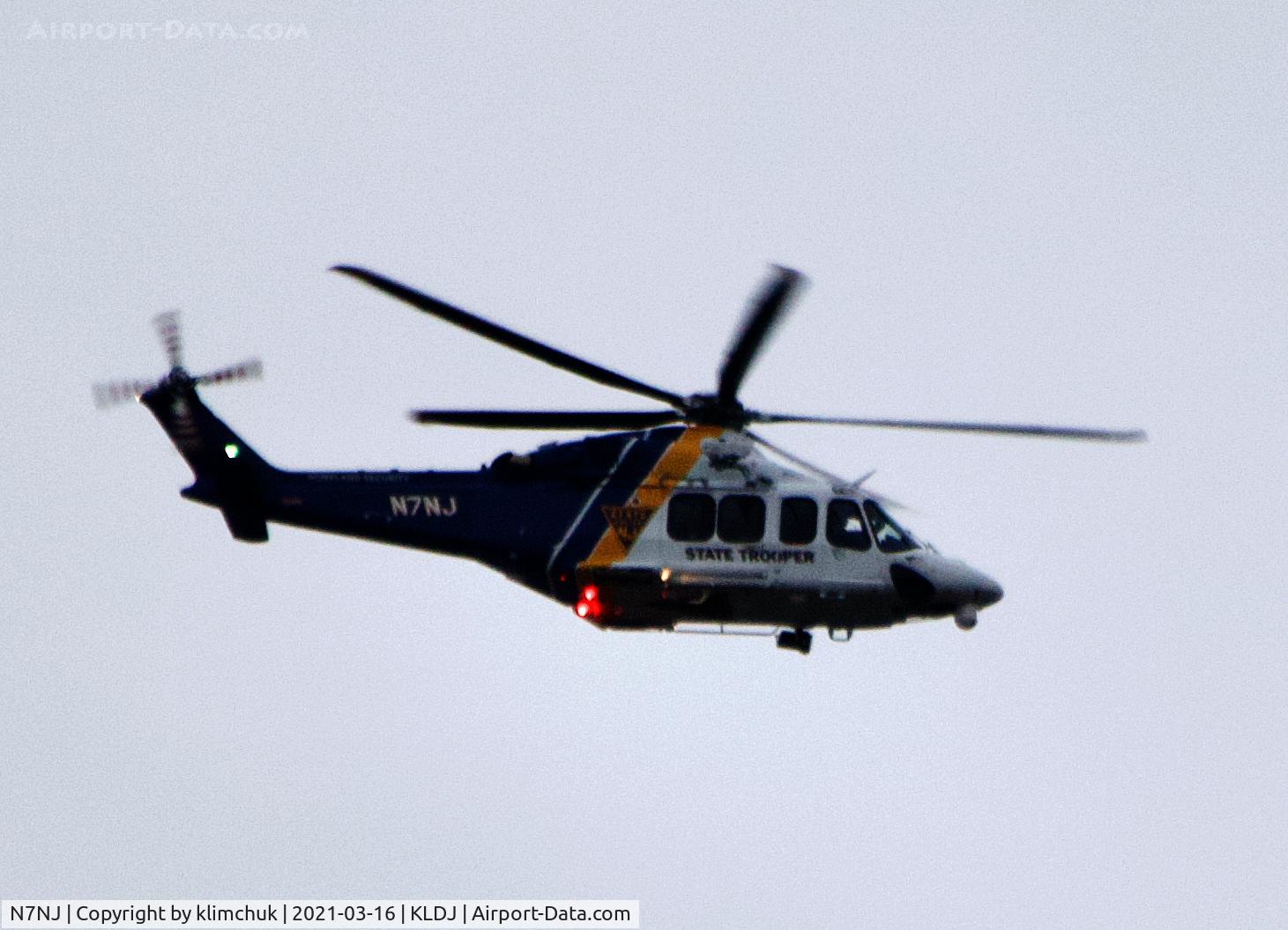 N7NJ, 1992 Sikorsky S-76B C/N 760409, Flyby