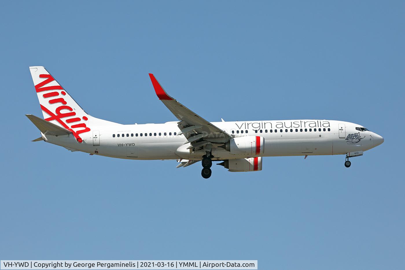 VH-YWD, 2017 Boeing 737-800 C/N 41020, On short final, runway 16.