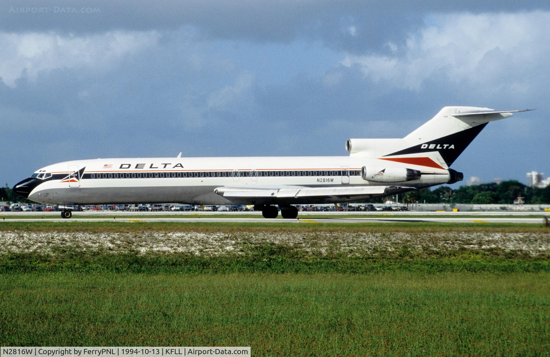 N2816W, 1974 Boeing 727-247 C/N 20872, Delta B727 departing FLL