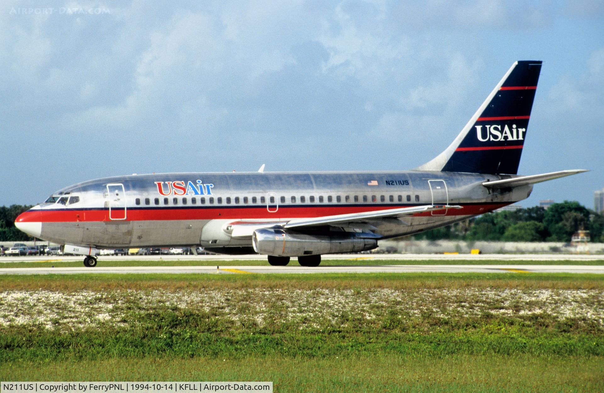 N211US, 1969 Boeing 737-201 C/N 20211, USAir B732 taxying
