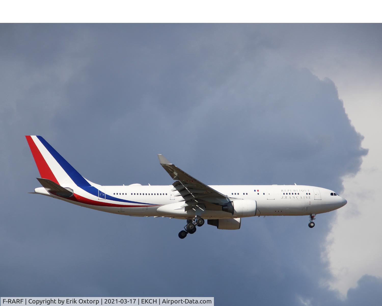 F-RARF, 1999 Airbus A330-223 C/N 240, F-RARF landiing rw 04L