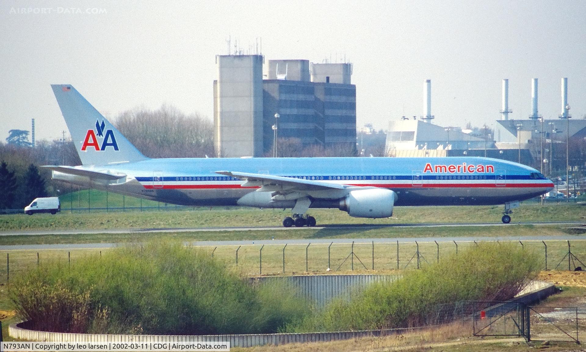 N793AN, 2000 Boeing 777-223 C/N 30255, Paris Charles de Gaulle 11.3.2002