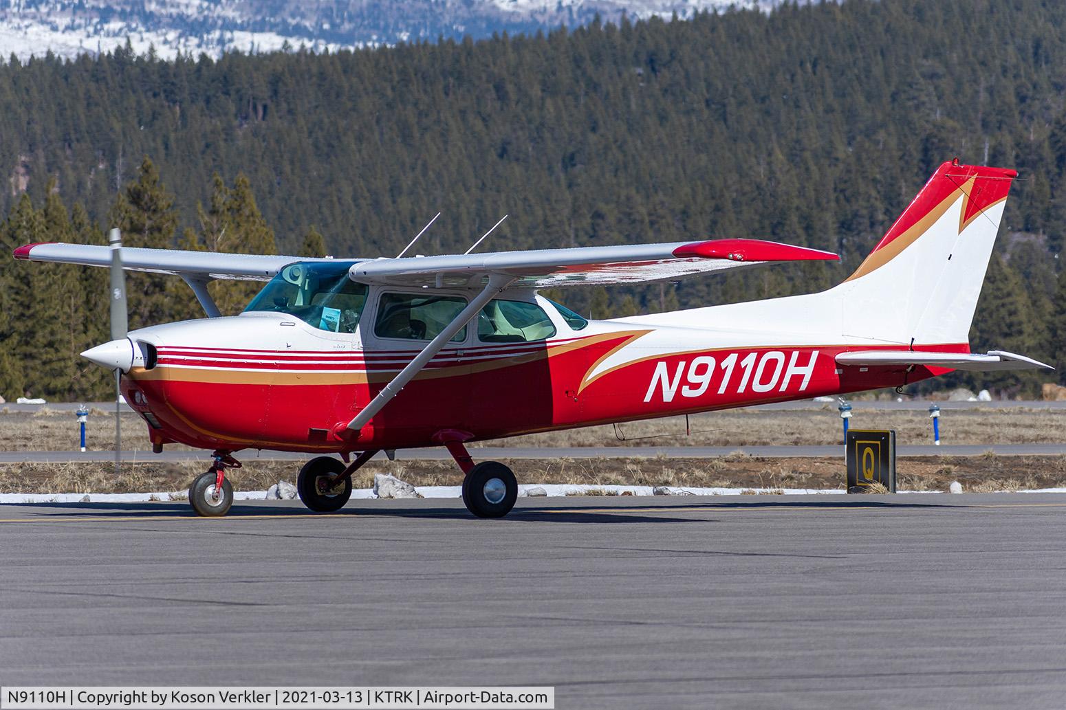 N9110H, 1975 Cessna 172M C/N 17265951, Taxing to fuel