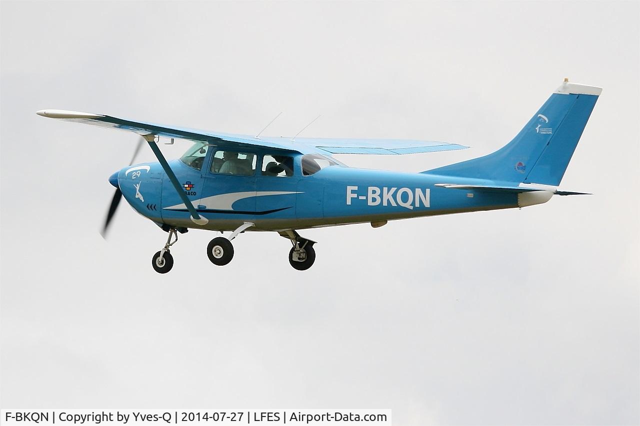 F-BKQN, Cessna 182F Skylane C/N 18254493, Cessna 182F Skylane, Guiscriff airfield (LFES) open day 2014