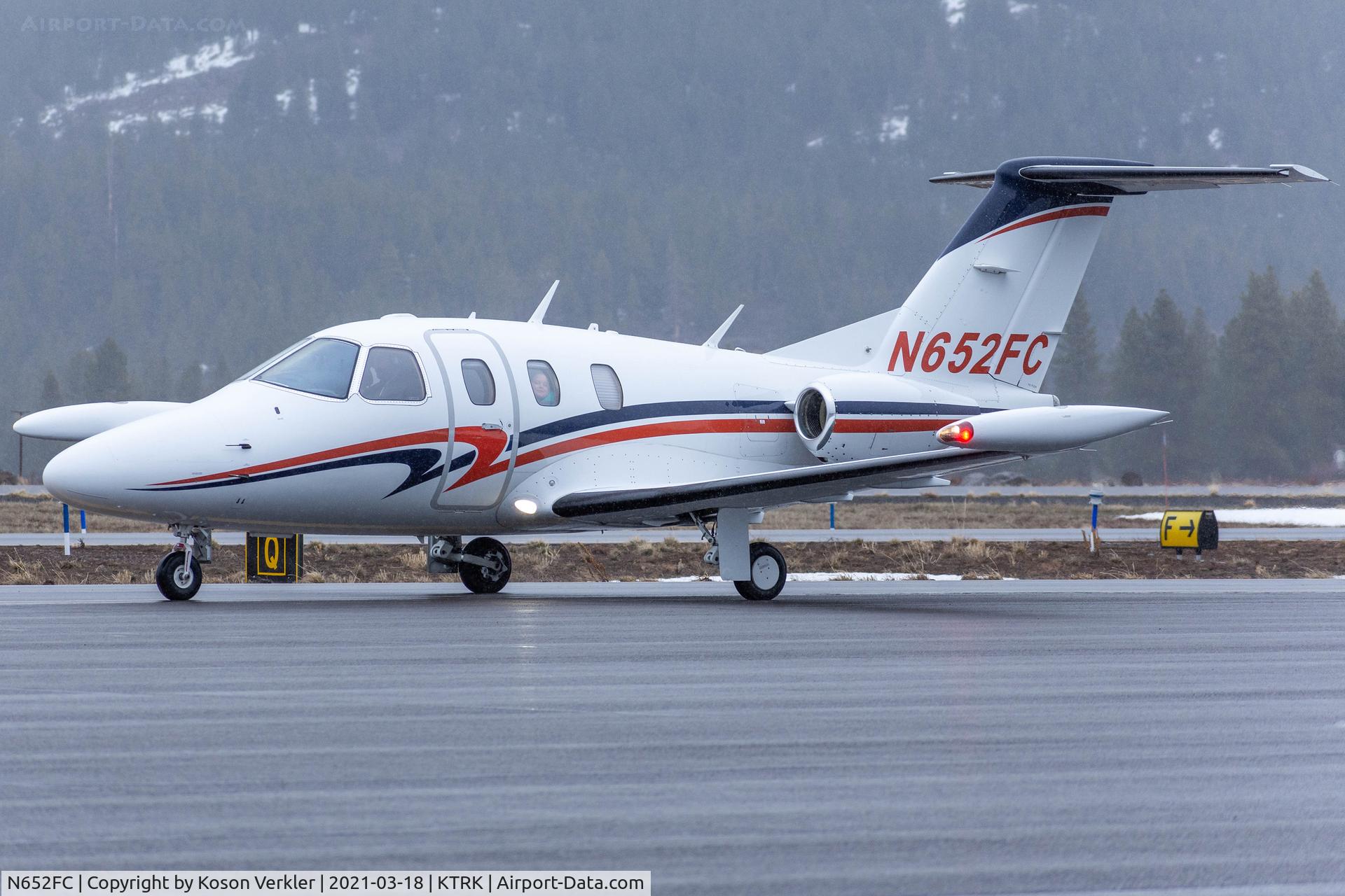 N652FC, 2008 Eclipse Aviation Corp EA500 C/N 000188, Taxiing to stand