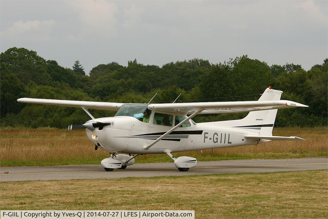 F-GIIL, Reims F172N Skyhawk C/N 172-72705, Reims F172N Skyhawk, Taxiing, Guiscriff airfield (LFES) open day 2014