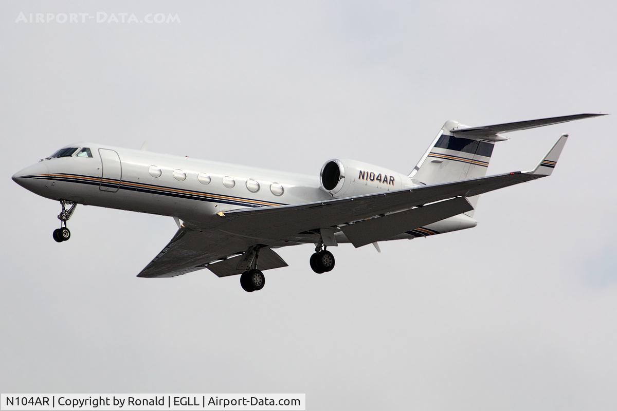 N104AR, 1998 Gulfstream Aerospace G-IV C/N 1346, at lhr