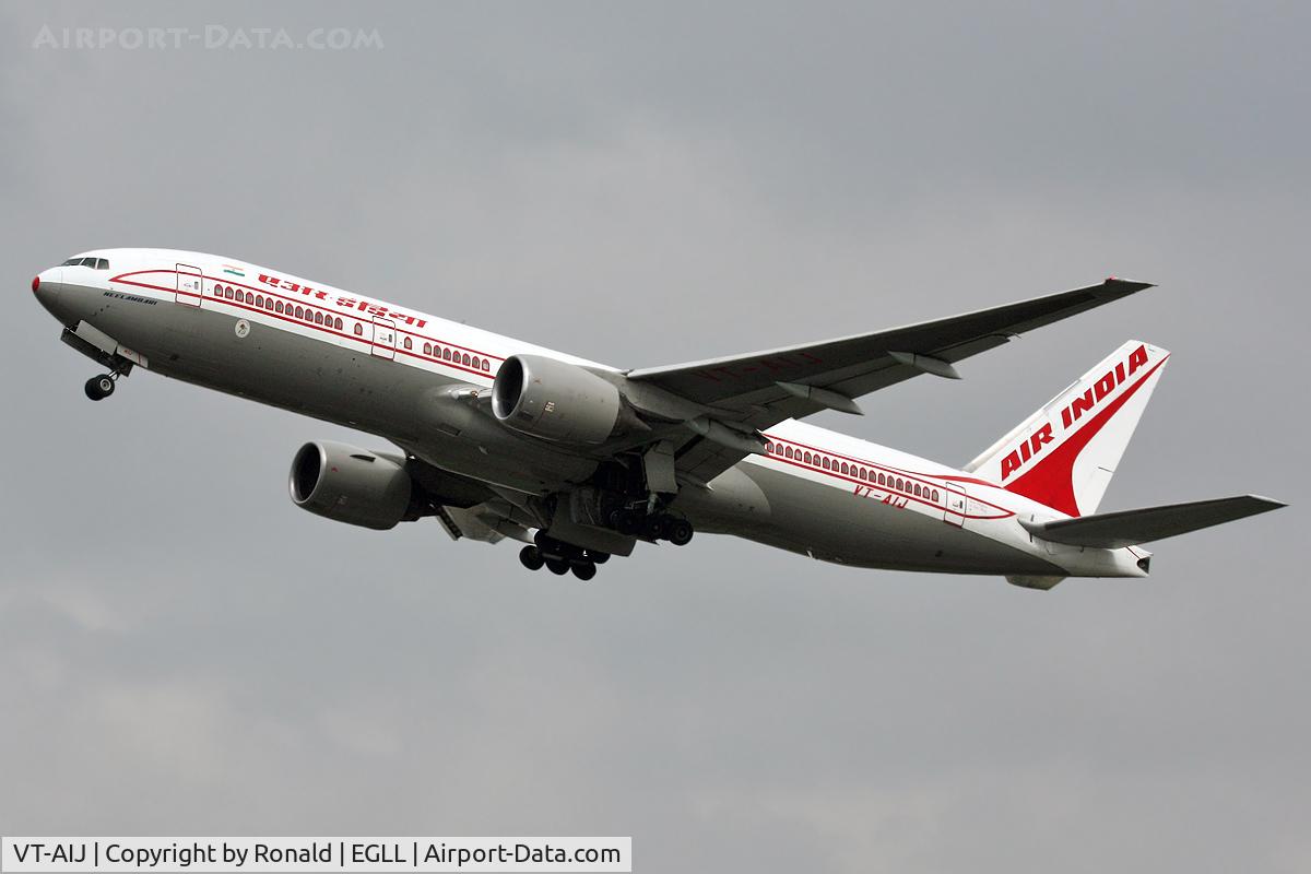 VT-AIJ, 1997 Boeing 777-222/ER C/N 26943, at lhr