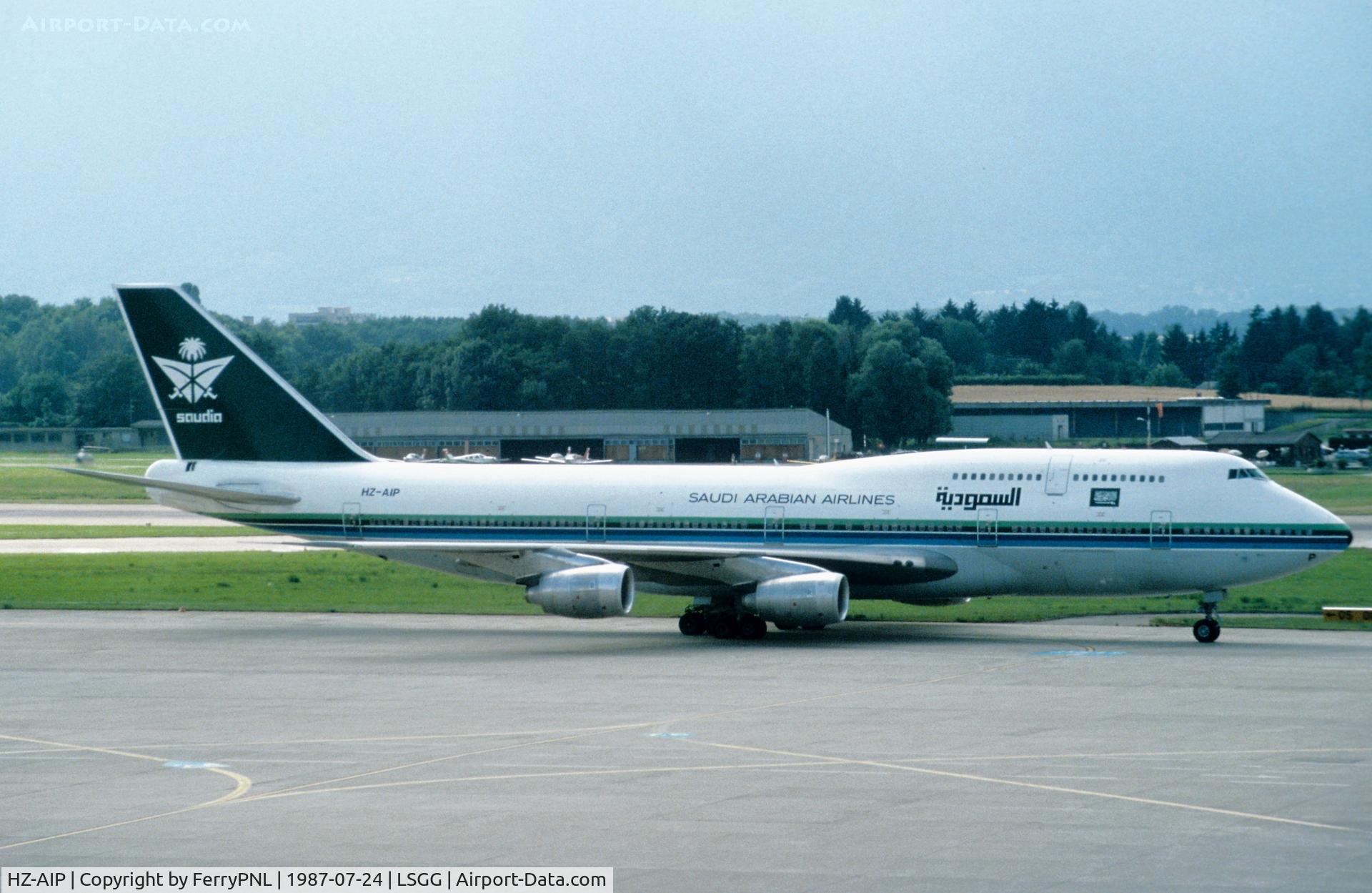 HZ-AIP, 1986 Boeing 747-368 C/N 23267, Saudia B743 taxxying