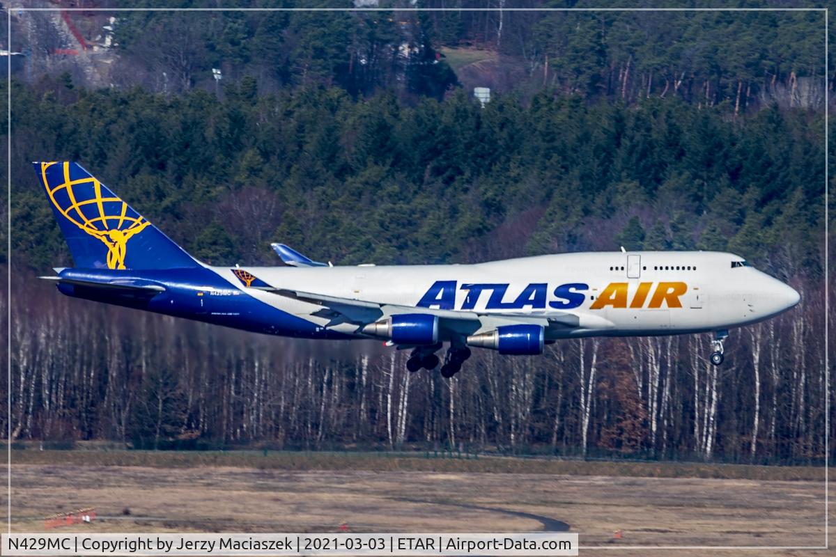 N429MC, 1990 Boeing 747-481 C/N 24833, 1990 Boeing 747-481, c/n: 24833